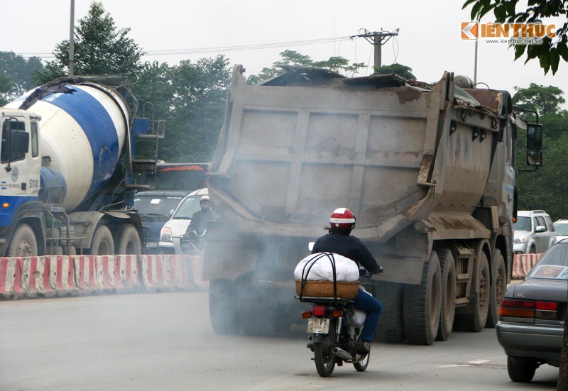 CSGT Ha Noi manh tay voi xe tai di vao pho cam-Hinh-3